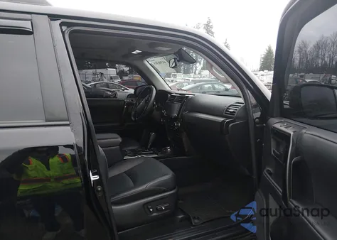 2021 Toyota 4Runner Nightshade Special Edition z USA, uszkodzony, nr VIN JTEJU5JR2M5883462